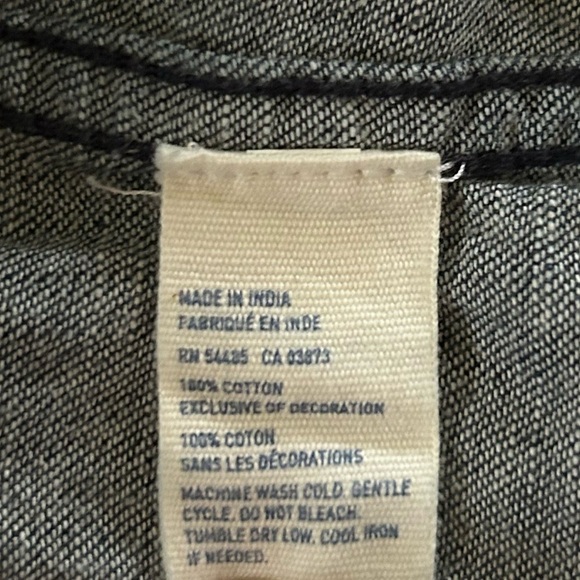 🔥American Eagle Outfitters | Women’s blue chambray embroidered button down shirt - Picture 12 of 13